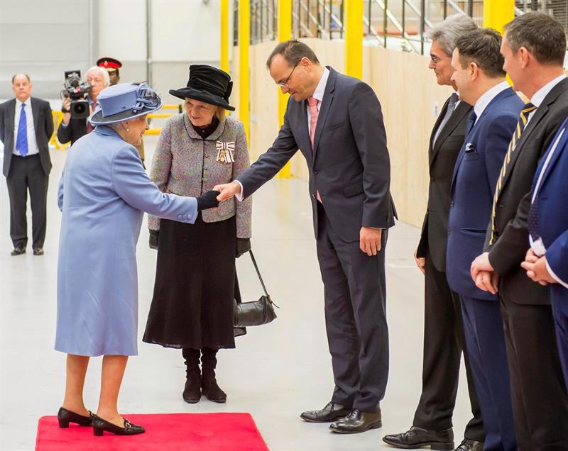 Isabel II visita la fÃ¡brica de palas eÃ³licas de Siemens Gamesa en Inglaterra